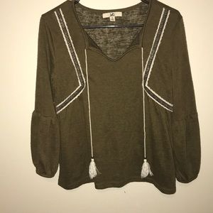 Cute army green top!